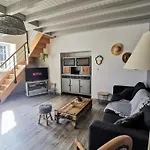 Les De La Roche Elie Holiday home Rom