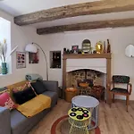 Les De La Roche Elie Holiday home Rom