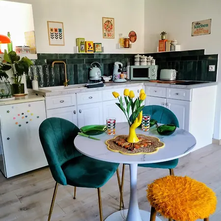 Les De La Roche Elie