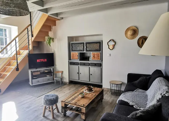 Les De La Roche Elie Holiday home Rom