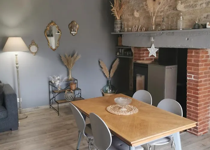 Les De La Roche Elie Nyaraló Rom