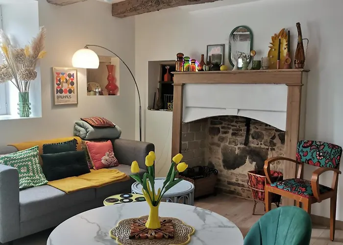 Les De La Roche Elie Nyaraló *